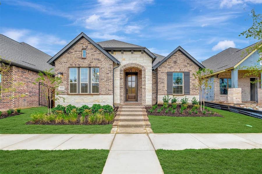 Property photo for 2114 Spotted Fawn Drive, Arlington, TX