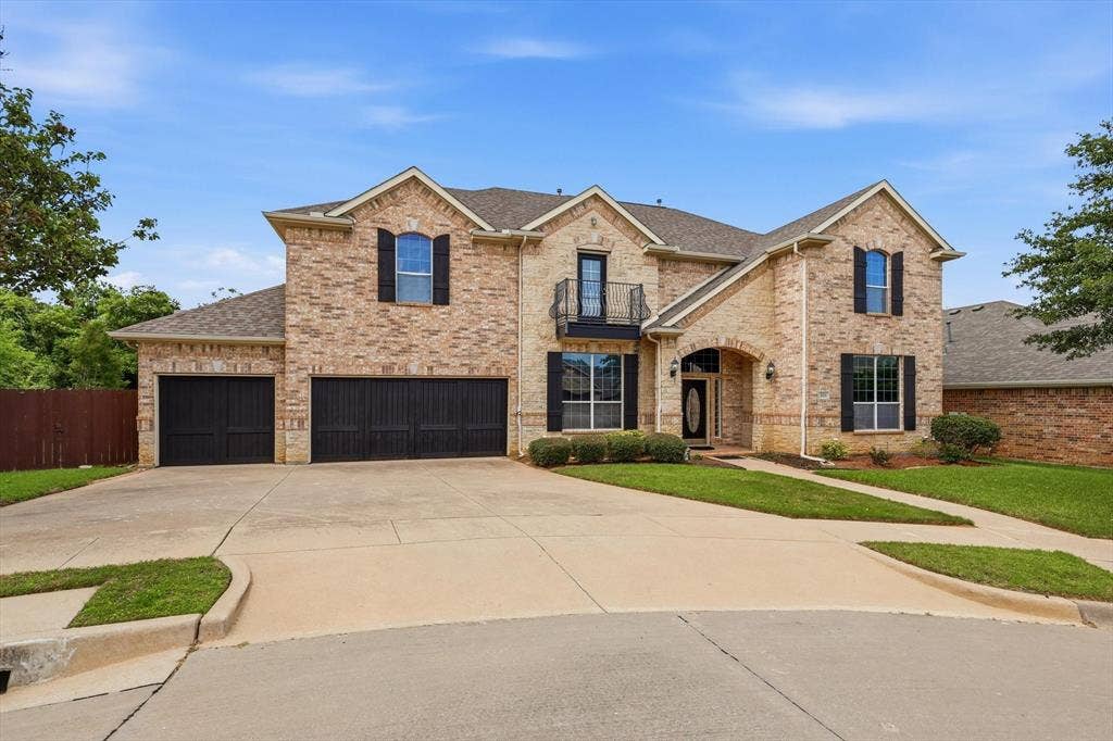 201 Fountainview Drive, Euless, TX 76039 Expansive home backs up to the nature preserve with no backyard neighbors.