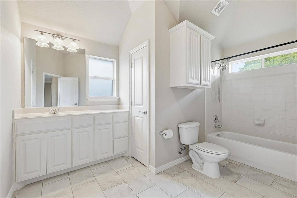 201 Fountainview Drive, Euless, TX 76039 Upstairs secondary bathroom is spacious and features new tile and cabinets.