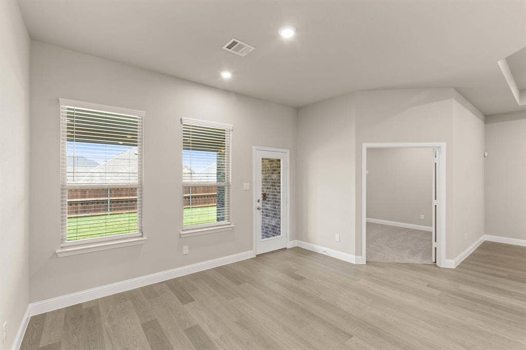 4381 Noble-Breakfast Nook-1