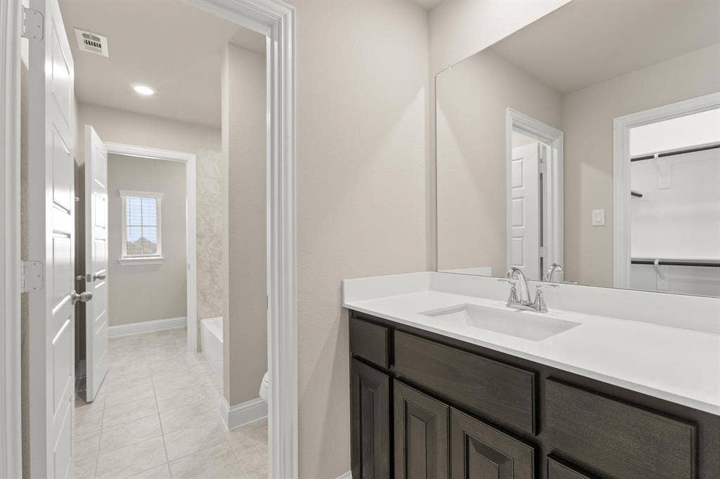 4381 Noble-Bathroom-2