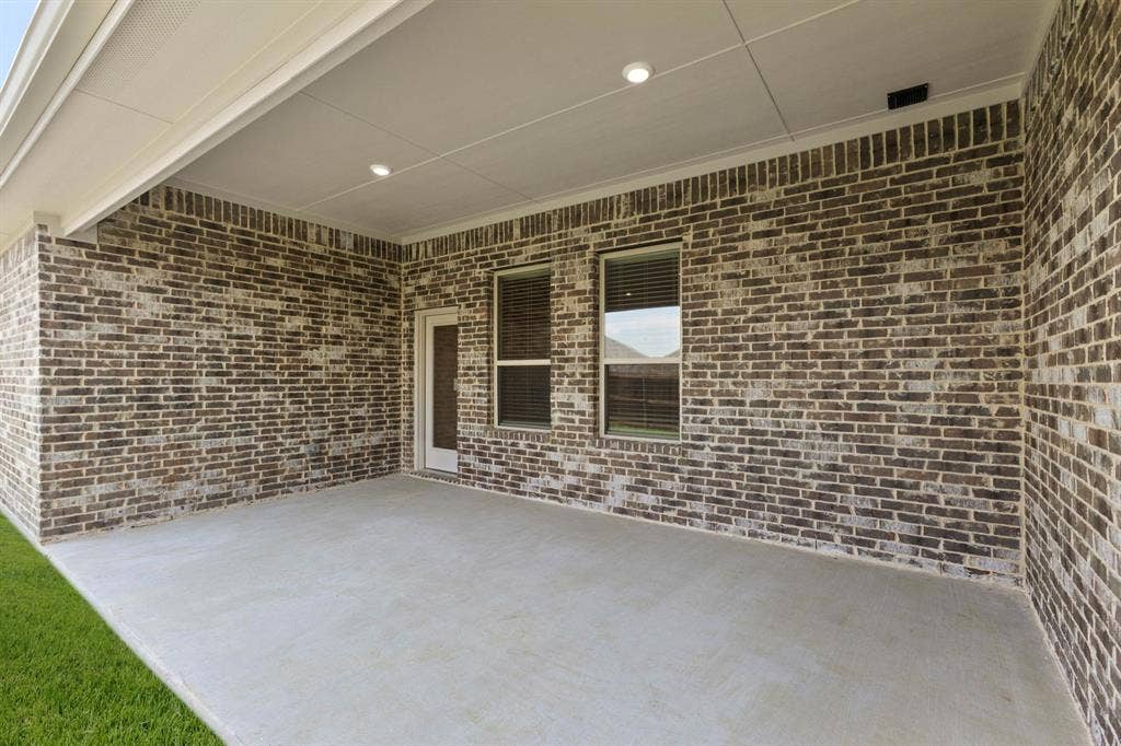 4381 Noble-Patio-1