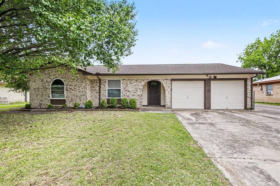 Property photo for 902 Kerry Street, Benbrook, TX