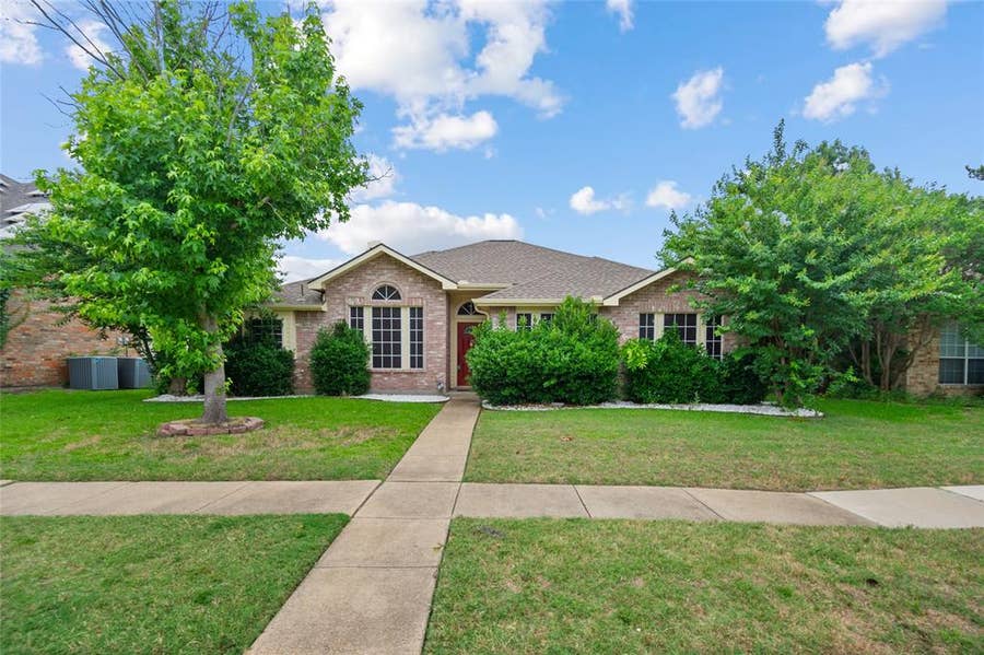 Property photo for 2726 Crosslands Drive, Garland, TX
