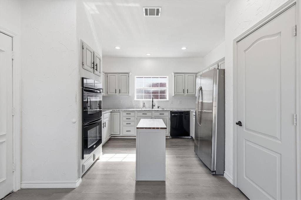 1904 Brabant Drive, Plano, TX 75025 1904 Brabant Drive, Plano, TX 75025