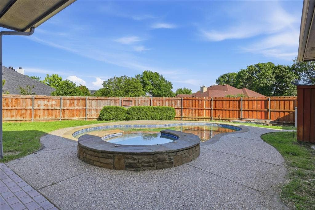 1904 Brabant Drive, Plano, TX 75025 1904 Brabant Drive, Plano, TX 75025