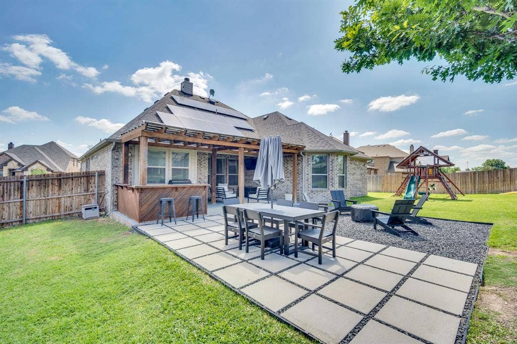 3205 Meadow Ridge Drive, Midlothian, TX 76065