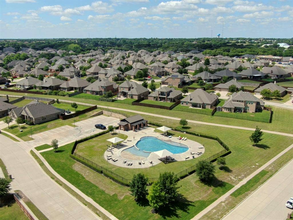 3205 Meadow Ridge Drive, Midlothian, TX 76065