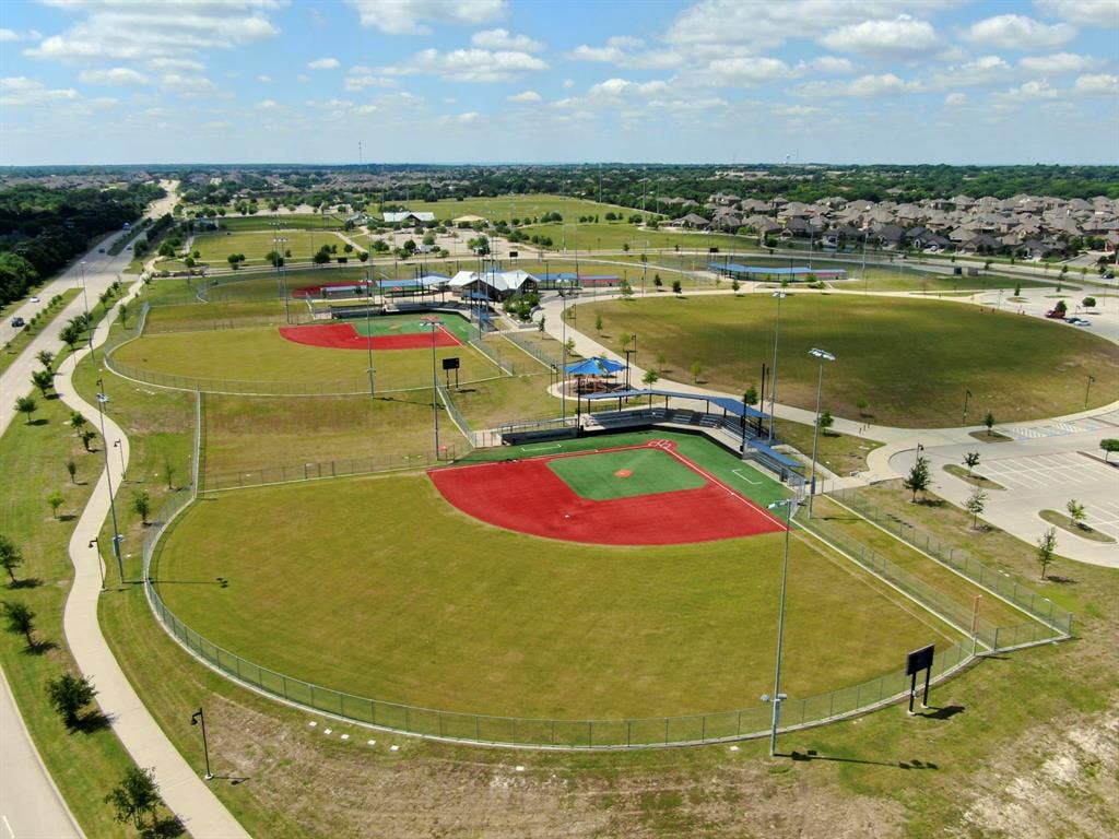 3205 Meadow Ridge Drive, Midlothian, TX 76065
