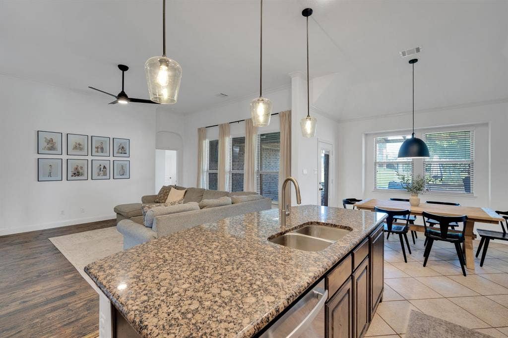 3205 Meadow Ridge Drive, Midlothian, TX 76065