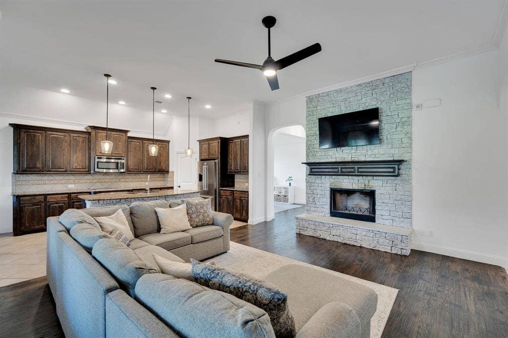 3205 Meadow Ridge Drive, Midlothian, TX 76065