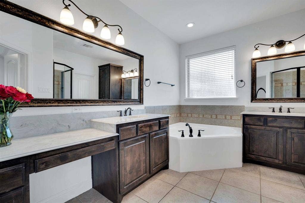 3205 Meadow Ridge Drive, Midlothian, TX 76065