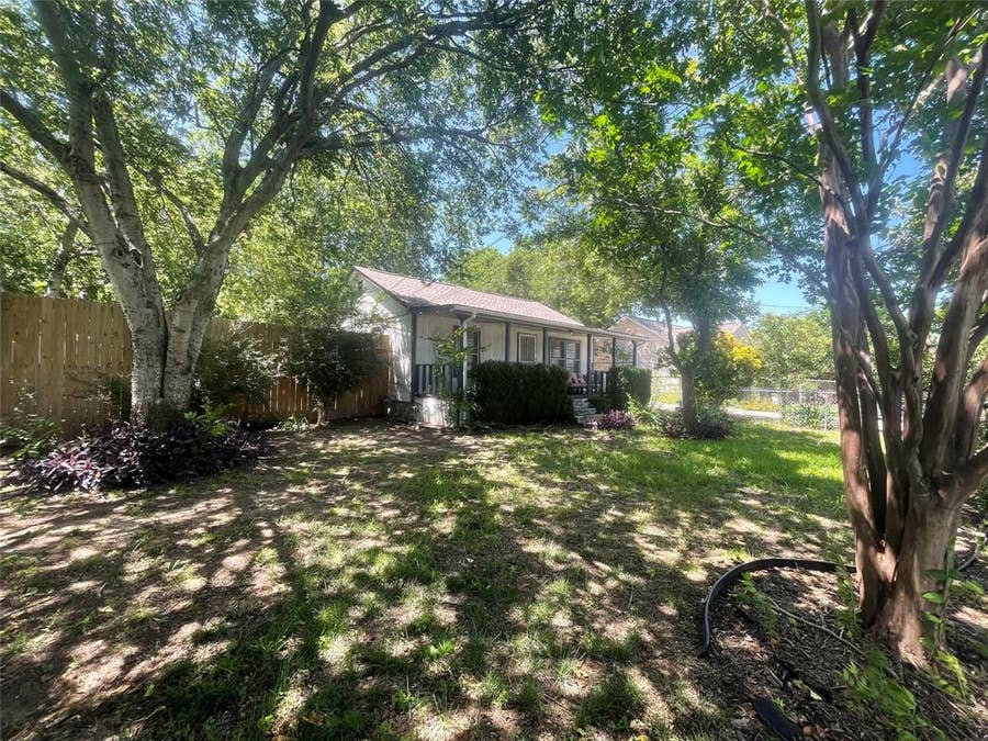 Property photo for 611 Crestside Drive, Duncanville, TX