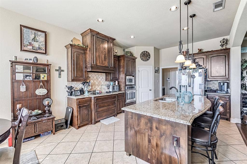 3206 Meadow Ridge Drive, Midlothian, TX 76065