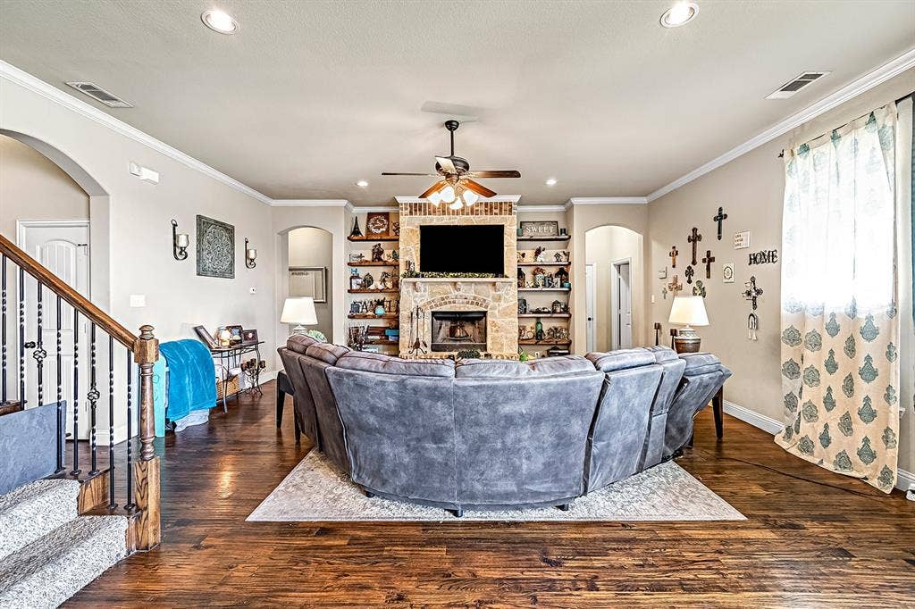 3206 Meadow Ridge Drive, Midlothian, TX 76065
