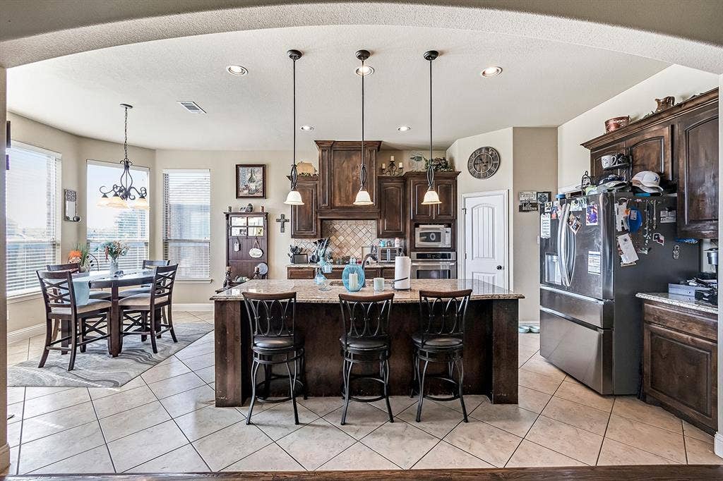 3206 Meadow Ridge Drive, Midlothian, TX 76065