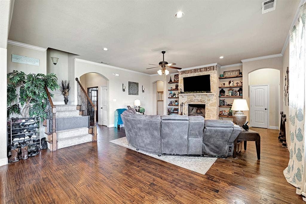 3206 Meadow Ridge Drive, Midlothian, TX 76065