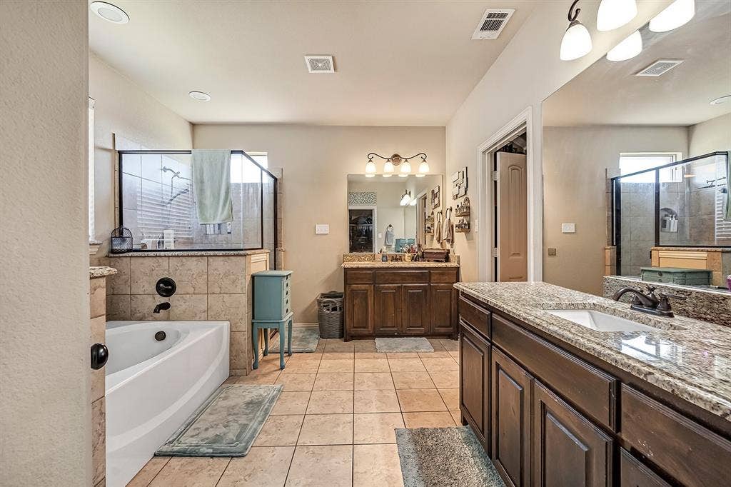3206 Meadow Ridge Drive, Midlothian, TX 76065