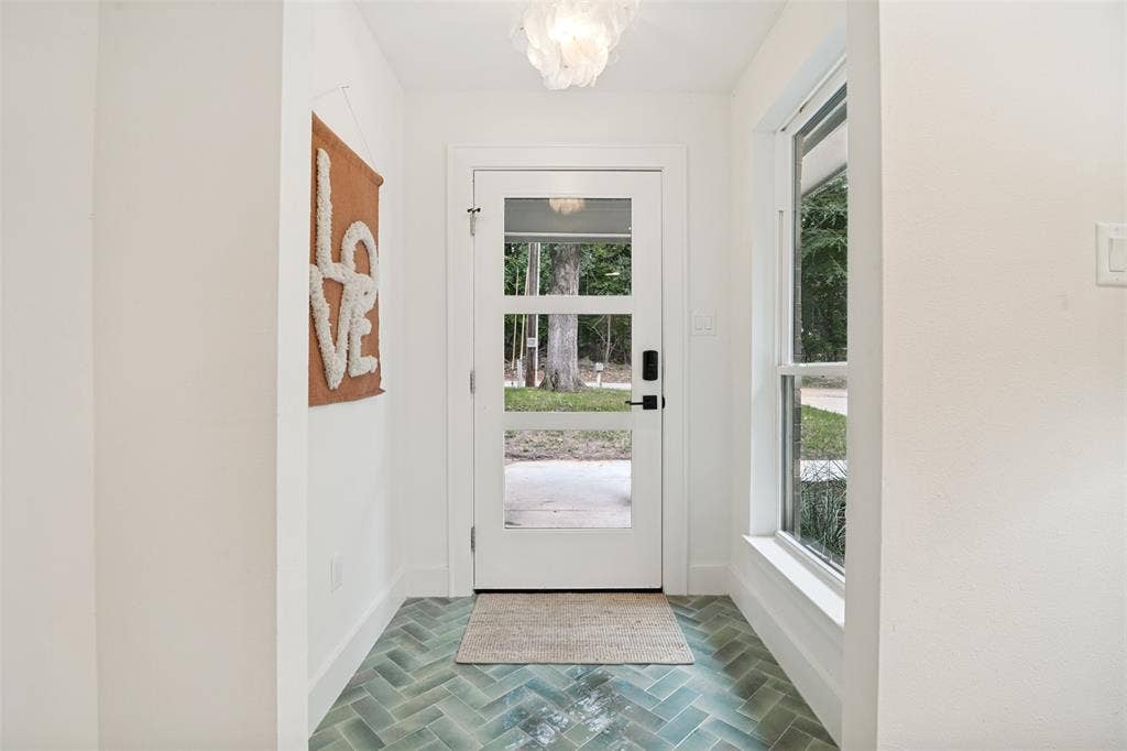 2578 Tanglewood Drive, Athens, TX 75752 Foyer
