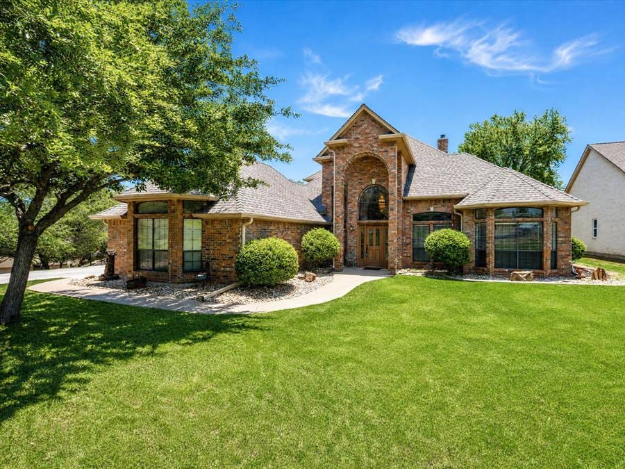 Property photo for 10106 Ravenswood Road, Granbury, TX
