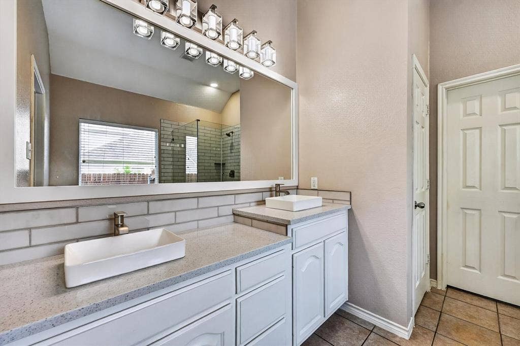 7912 White Stallion Trail, McKinney, TX 75070 Primary Bathroom
