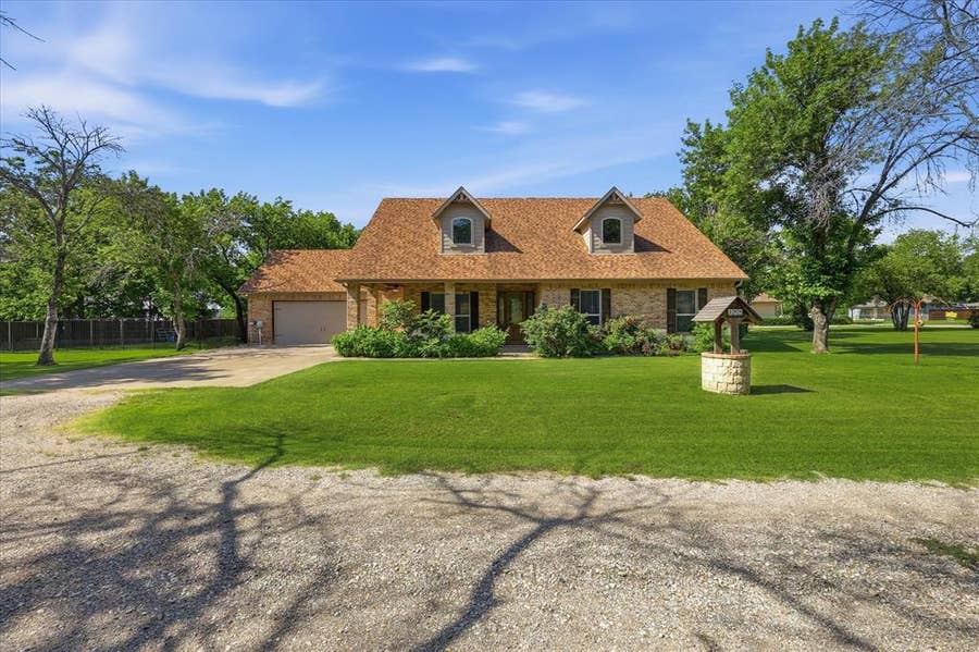 Property photo for 108 S Walnut Street, Roanoke, TX