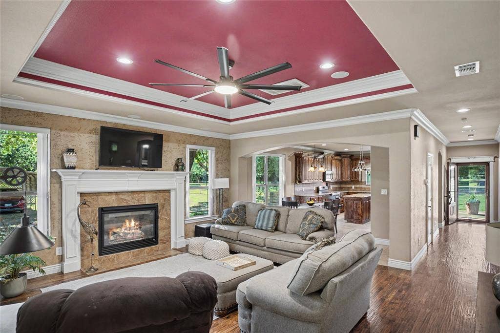 101 Friendship Circle, West Tawakoni, TX 75474 Living area with a tray ceiling and a central ceiling fan