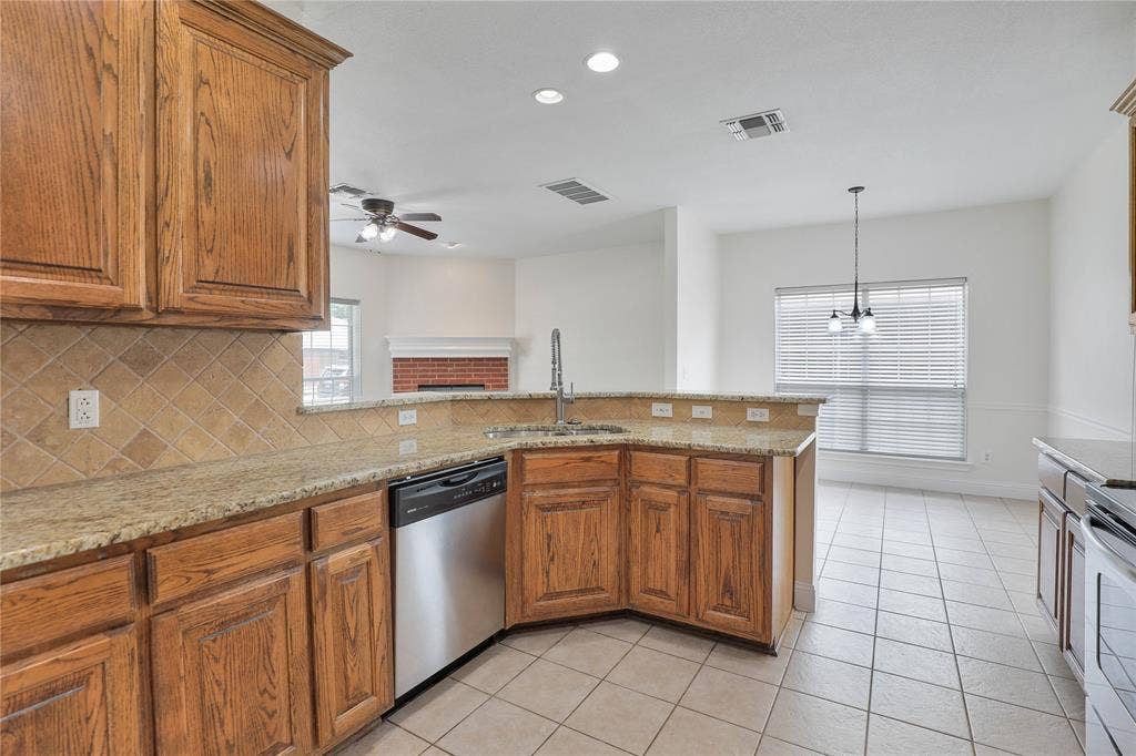 11317 Canoe Road, Frisco, TX 75035 11317 Canoe Road, Frisco, TX 75035