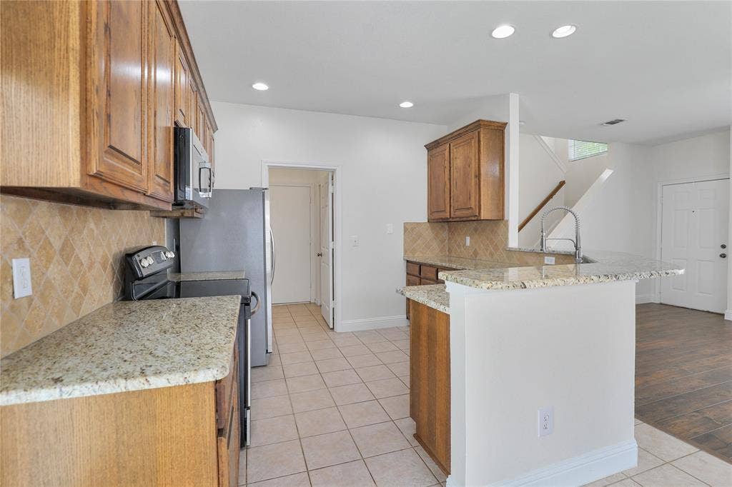 11317 Canoe Road, Frisco, TX 75035 11317 Canoe Road, Frisco, TX 75035