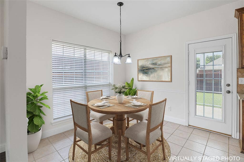 11317 Canoe Road, Frisco, TX 75035 Breakfst room or Dining Room VIRTUALLY STAGED PHOTO