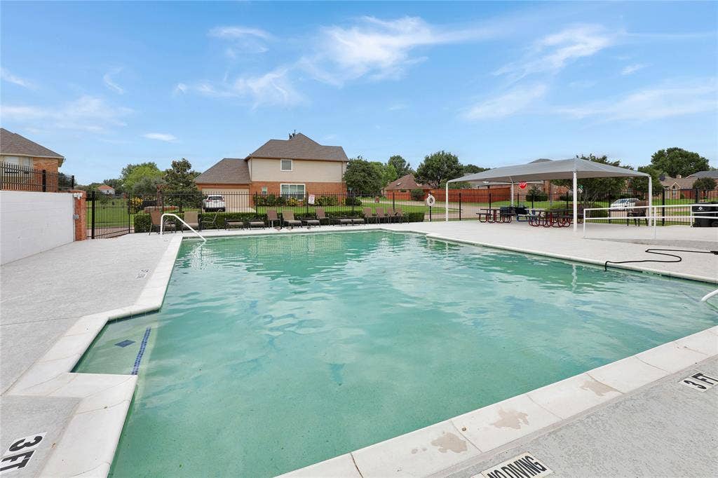 11317 Canoe Road, Frisco, TX 75035 Awesome community pool is just a few doors down!
