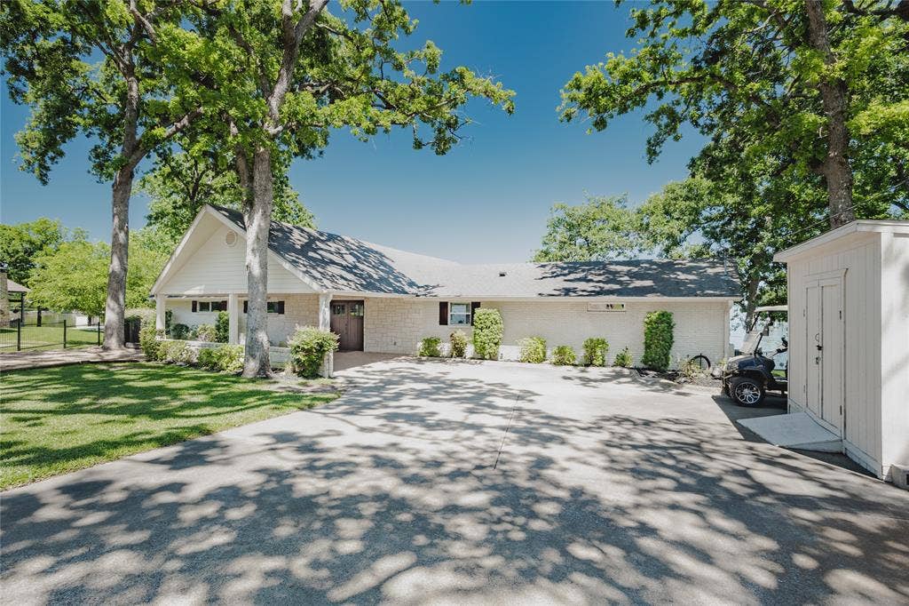 1716 Luau Court, Tool, TX 75143 1716 Luau Court, Tool, TX 75143