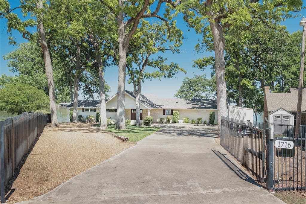 1716 Luau Court, Tool, TX 75143 1716 Luau Court, Tool, TX 75143