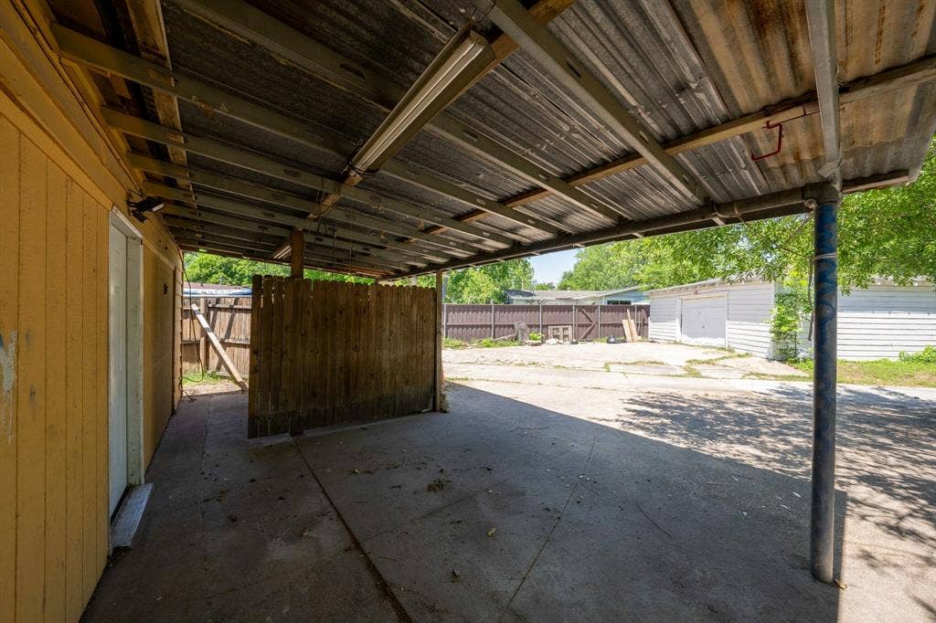 1623 Fresno Street, Dallas, TX 75217 covered carport