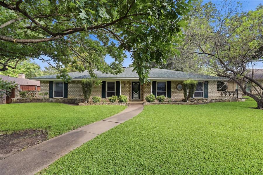 Property photo for 1512 Cliffbrook Drive, Plano, TX