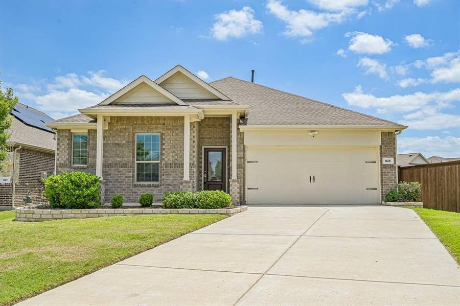 Property photo for 825 Tulip Court, Forney, TX