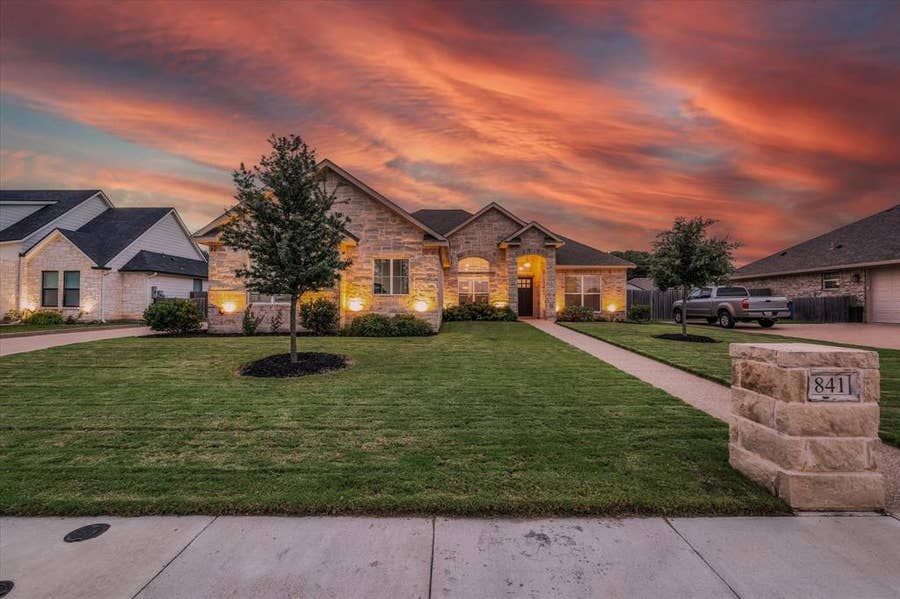 Property photo for 841 Day Star Drive, Hewitt, TX
