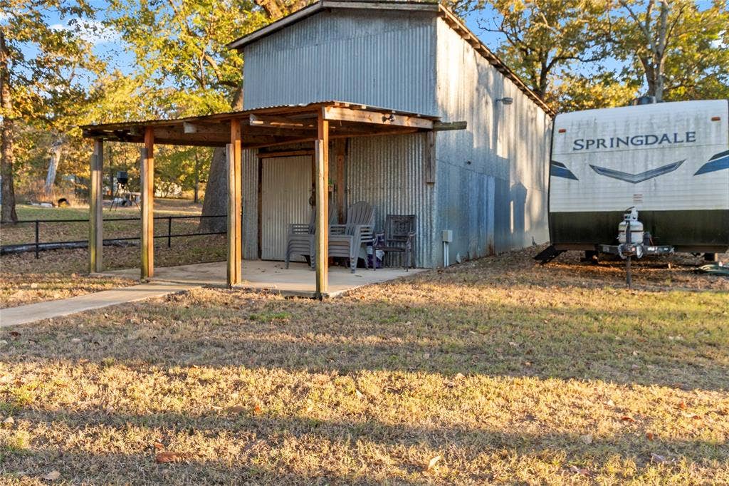 6001 Melba Drive, Malakoff, TX 75148 Large RV/boat barn or multi-car garage