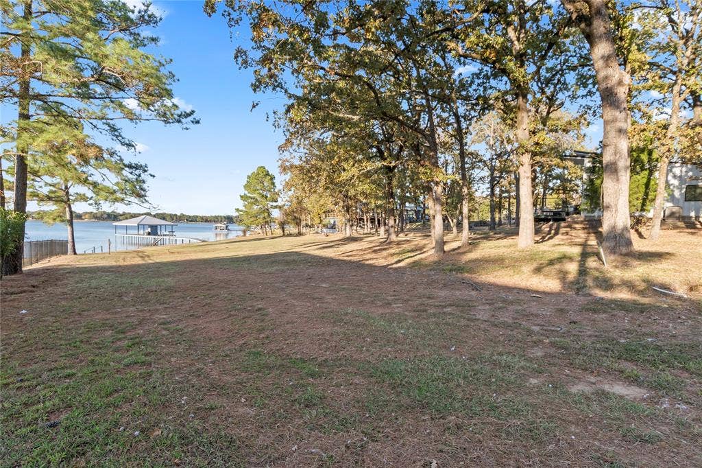6001 Melba Drive, Malakoff, TX 75148 Large open yard with plenty of buildable space