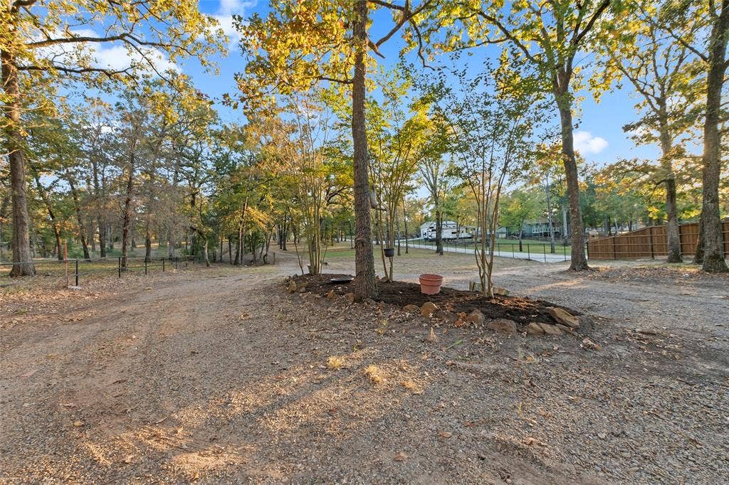 6001 Melba Drive, Malakoff, TX 75148 Plenty of parking in front of the house an elsewhere on the property
