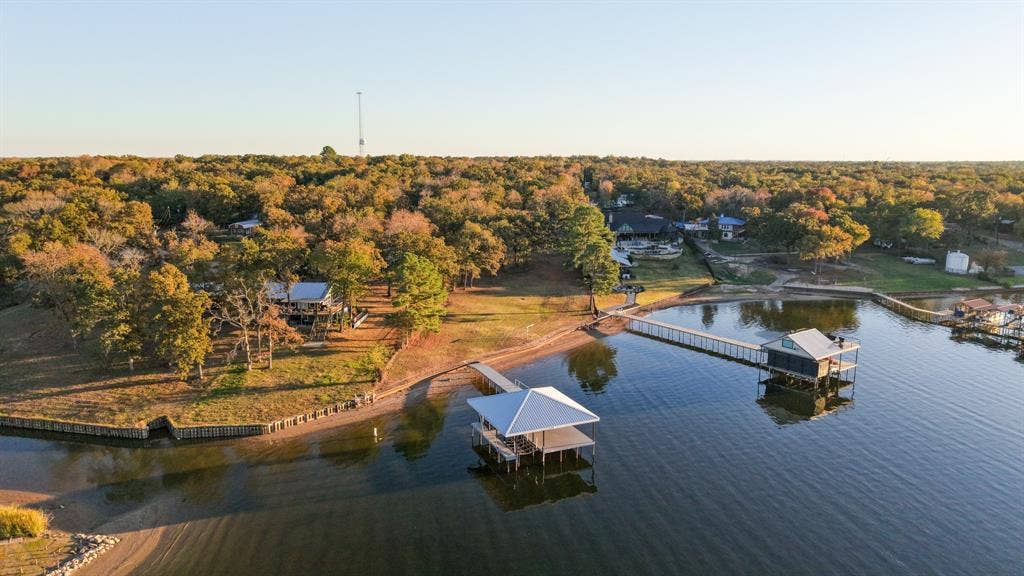 6001 Melba Drive, Malakoff, TX 75148 Nearly 200 ft of prime waterfront with excellent water depth.