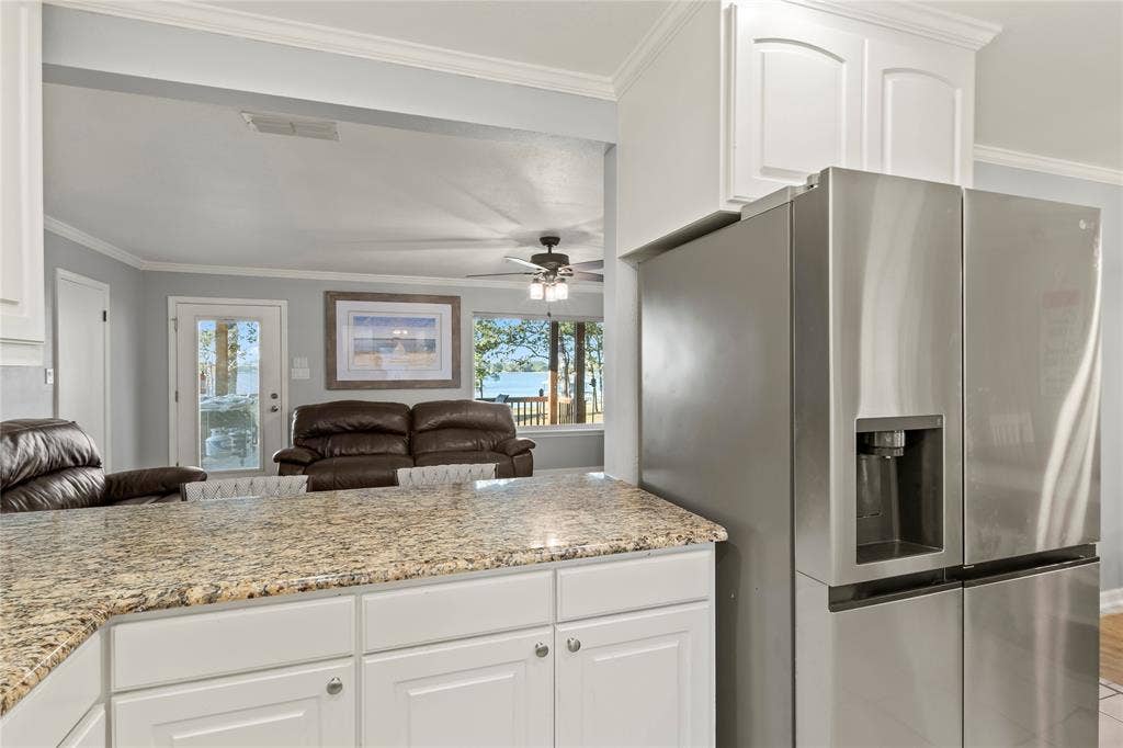6001 Melba Drive, Malakoff, TX 75148 Dinner prep is better with a view like this!