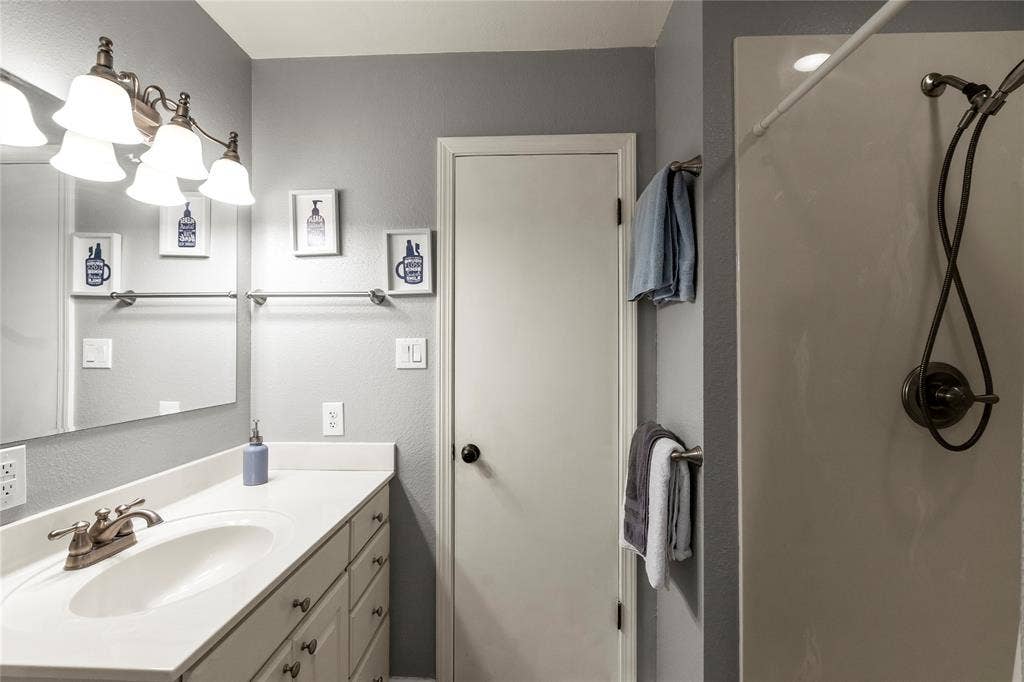 6001 Melba Drive, Malakoff, TX 75148 Bathroom 2