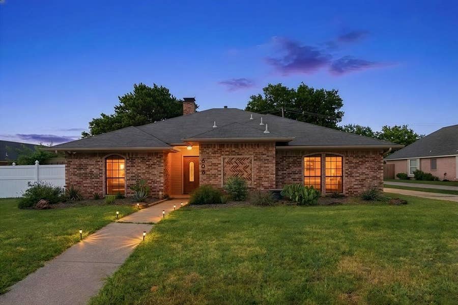 Property photo for 638 Park Lane, Highland Village, TX