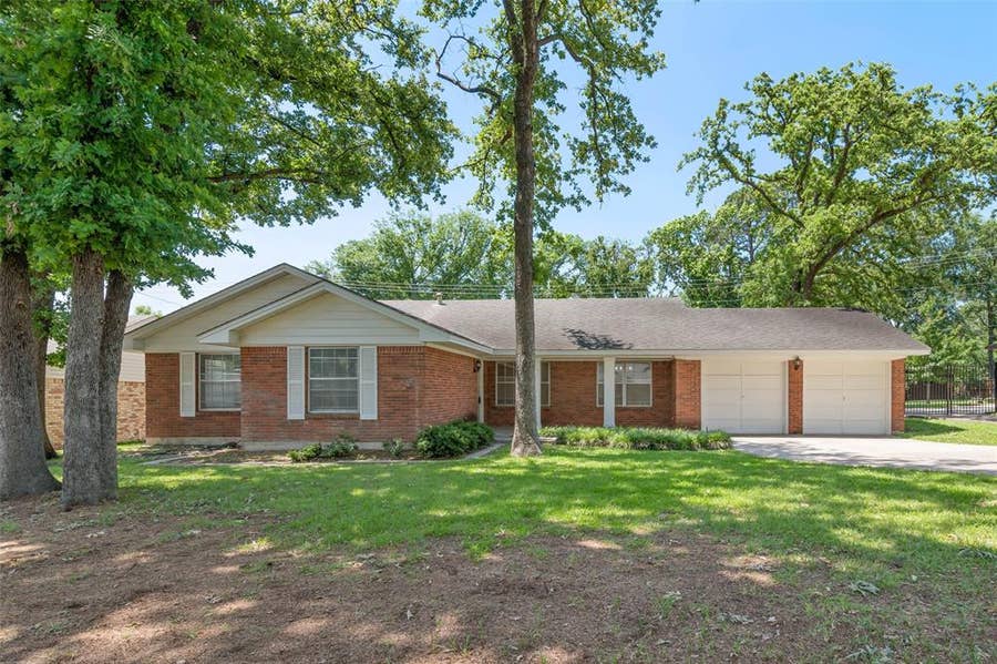 Property photo for 2202 Foxcroft Circle, Denton, TX