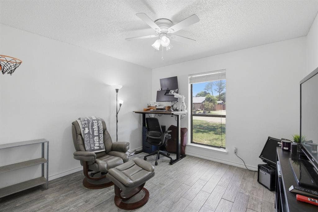 1211 Meadowview Drive, Euless, TX 76039 1211 Meadowview Drive, Euless, TX 76039