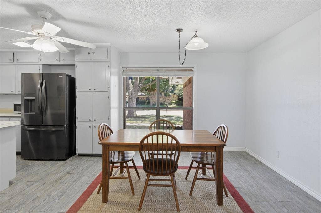 1211 Meadowview Drive, Euless, TX 76039 1211 Meadowview Drive, Euless, TX 76039