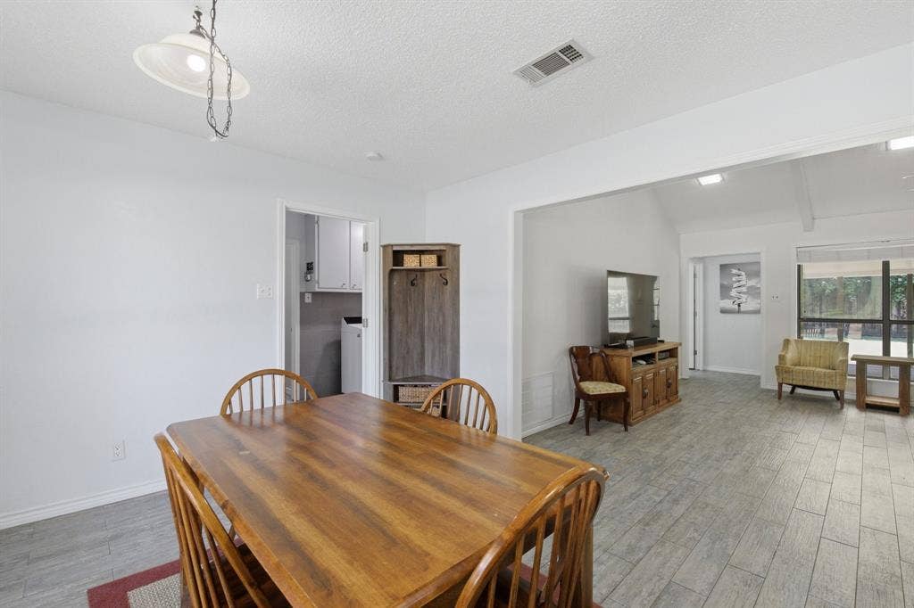 1211 Meadowview Drive, Euless, TX 76039 1211 Meadowview Drive, Euless, TX 76039