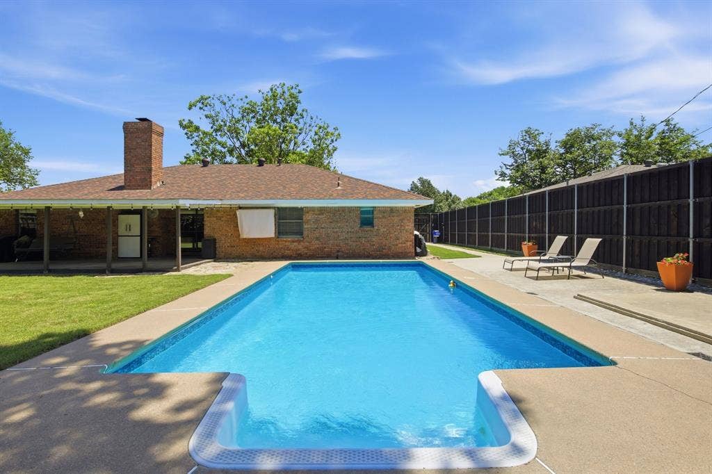 1211 Meadowview Drive, Euless, TX 76039 1211 Meadowview Drive, Euless, TX 76039