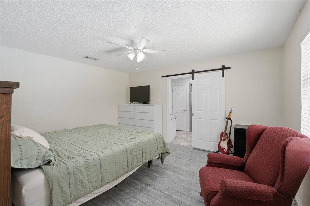 1211 Meadowview Drive, Euless, TX 76039 1211 Meadowview Drive, Euless, TX 76039